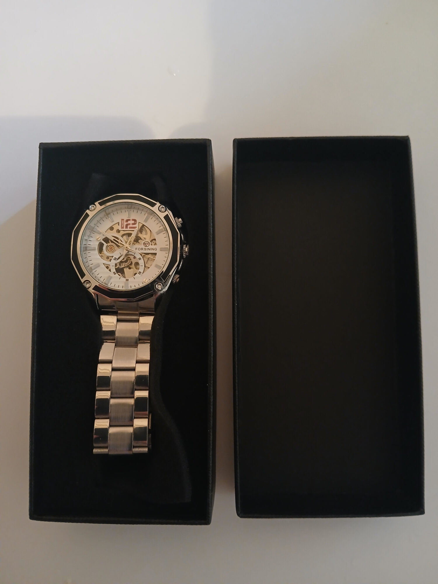 Prodajem muški ručni sat Forsining